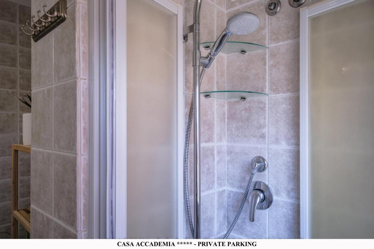 リヴォルノElegante Casa Accademia ***** - Private Parkingアパートメント エクステリア 写真